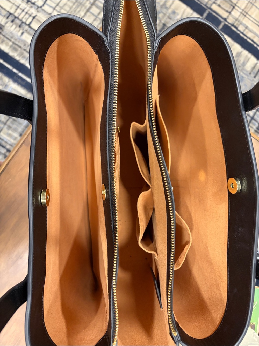 Classic Black Leather Tote Bag - Sleek Everyday Carry - Picture 3 of 5